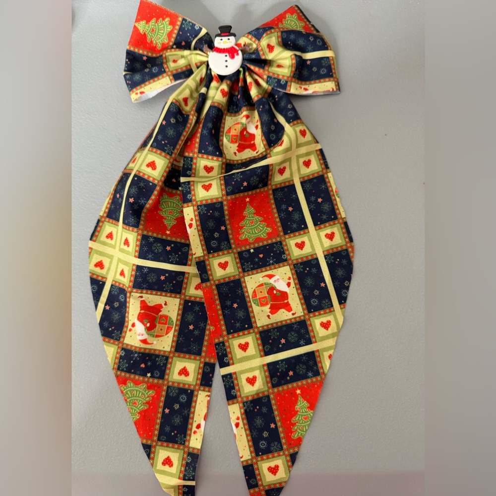 🛍️Any 5 items for $15 🛍️ Festive Christmas Bow with Santa Design